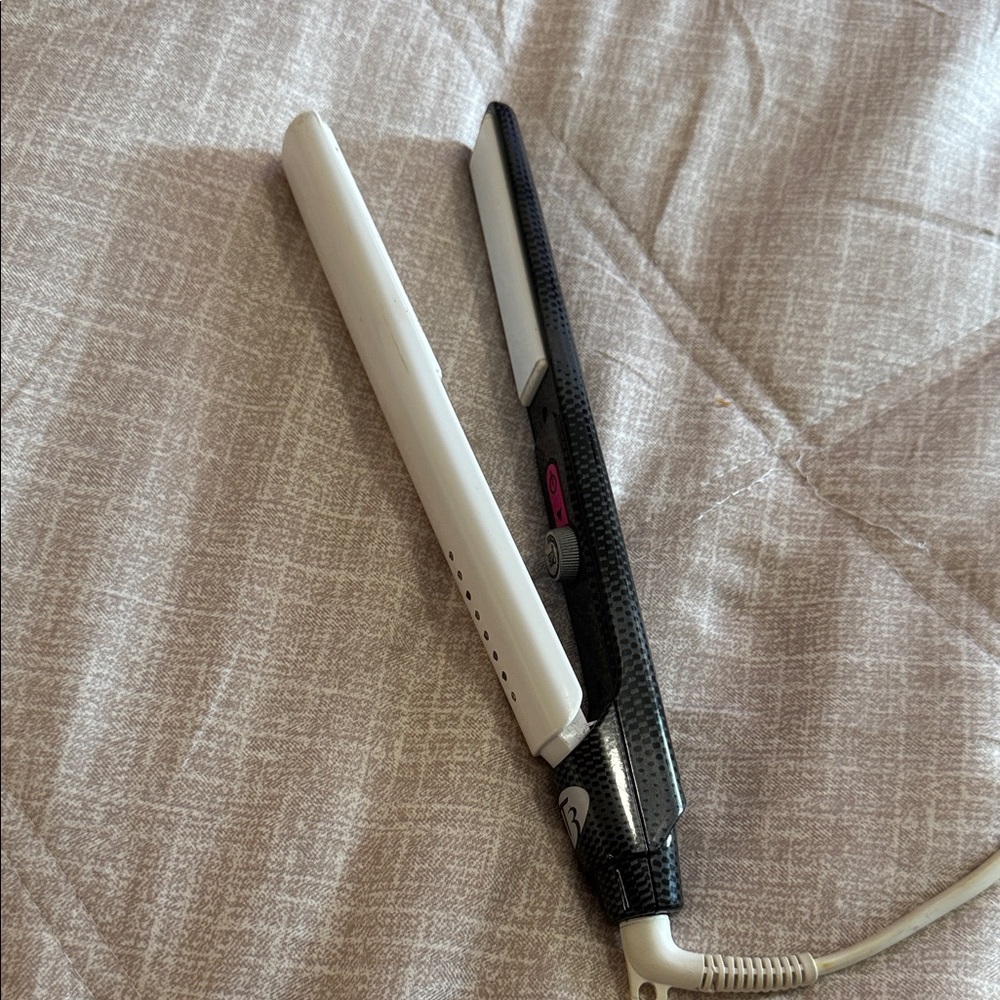 T3 White and Black Hair Straightener